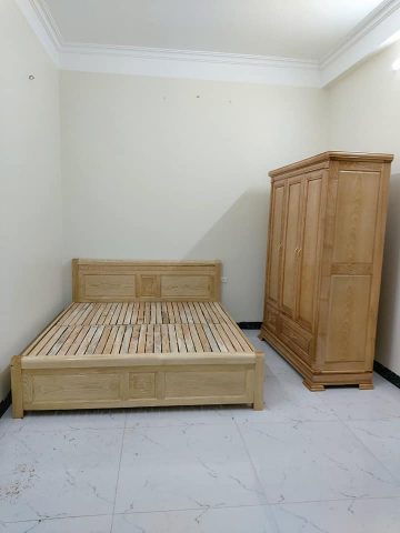 Giường ngủ gỗ sồi Nga 1m8 dát nan (Cô Lý, Hà Tây)